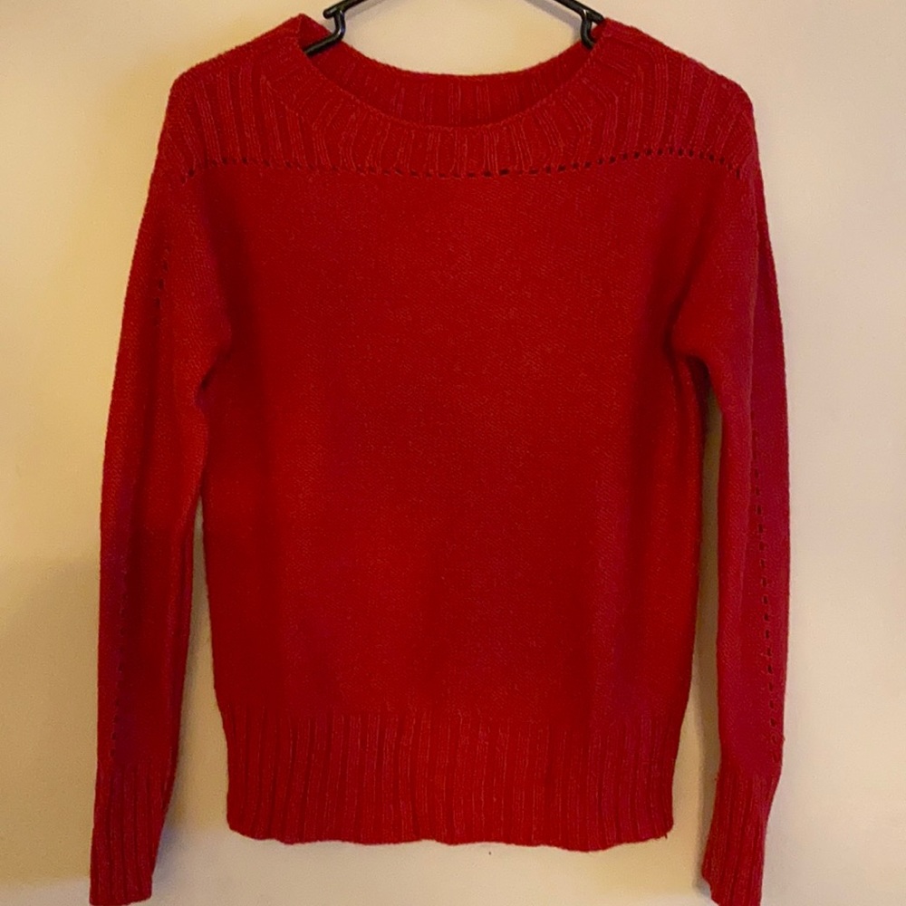 Gap sweater